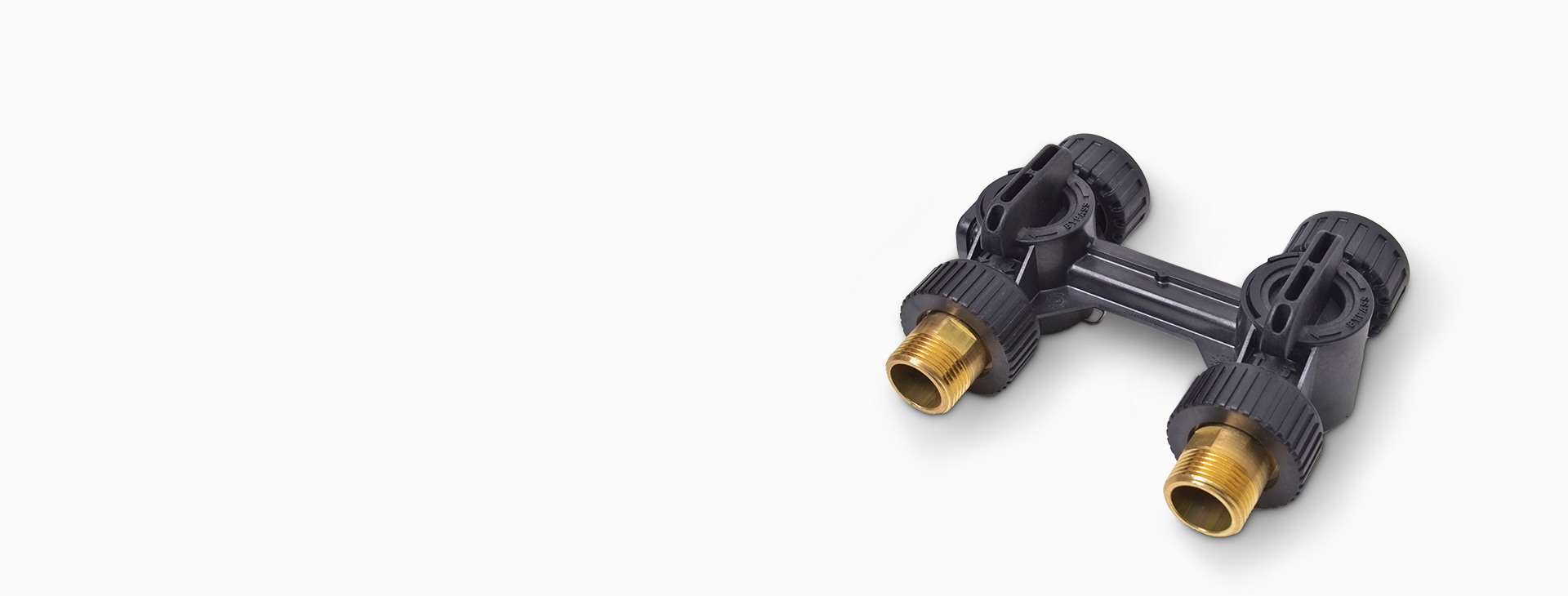 <h4>一體式旁通閥<br></h4>
<p>標配Autotrol閥頭專用的一體式高性能樹脂旁通閥，使設備安裝更加便捷、節(jié)省空間獨特的一體式水路設計。</p>