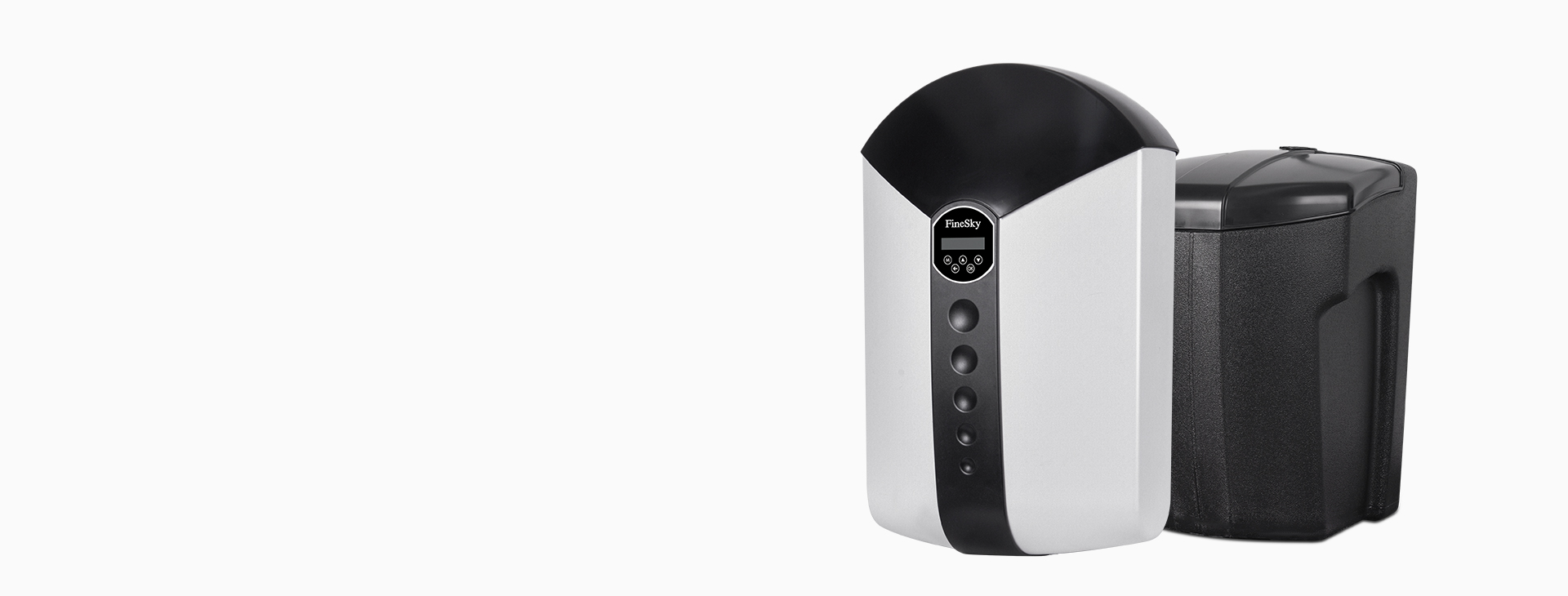 <h4>壁掛機(jī)身<br>節(jié)省空間</h4>
<p>壁掛式雙罐設(shè)計(jì)，節(jié)省地面空間，能適應(yīng)更多復(fù)雜安裝環(huán)境，維護(hù)、加鹽變得更便捷。</p>