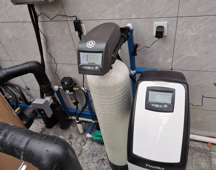 上海徐匯區(qū)尚海灣豪庭客戶安裝 前置過濾器+中央凈水器+中央軟水機