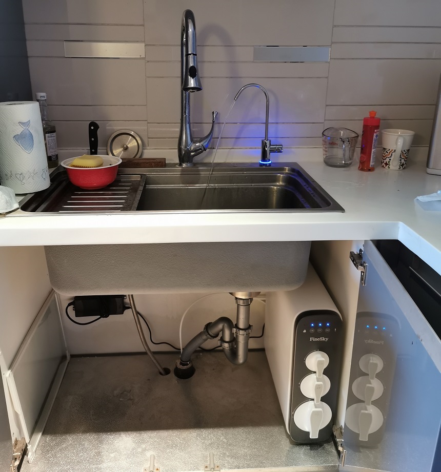 深圳寶安某小區(qū)客戶 安裝前置過(guò)濾器+RO反滲透凈水器解決用水污染問(wèn)題(圖2) 微信圖片_20201125153317.jpg